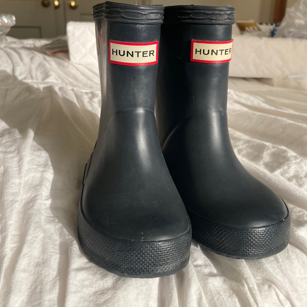 Toddler size 5 navy Hunter Rain Boots in good used condition!